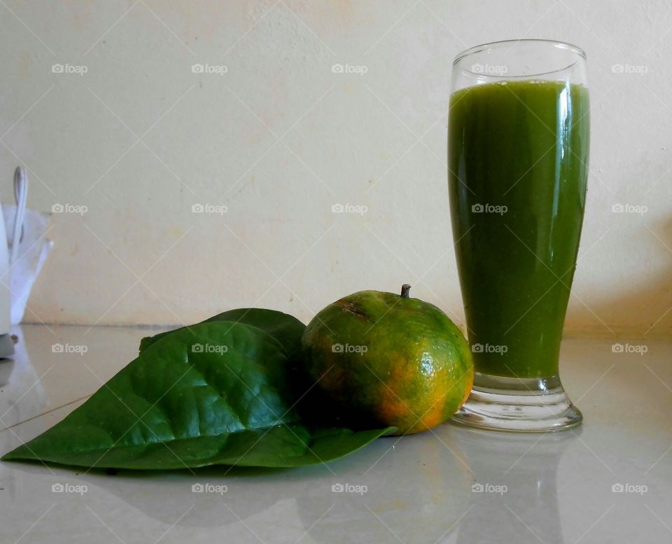 Tangerine Green Juice