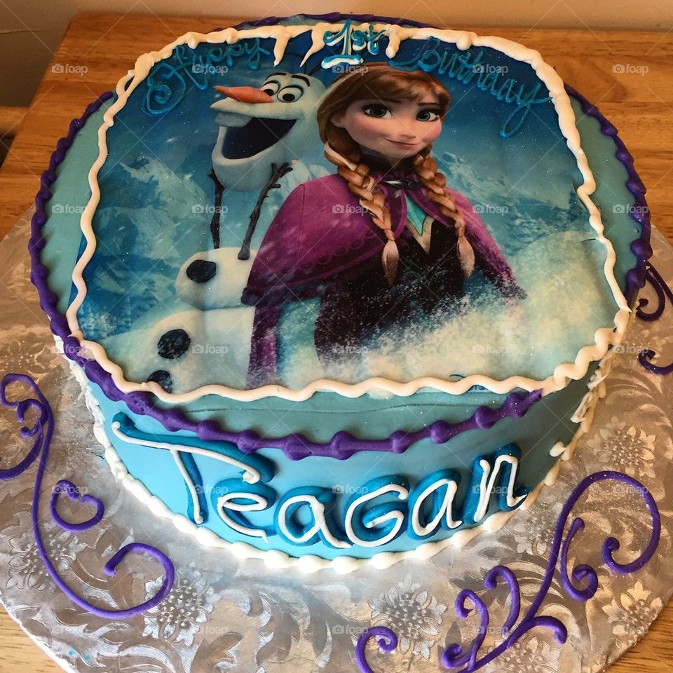 Frozen birthday cake