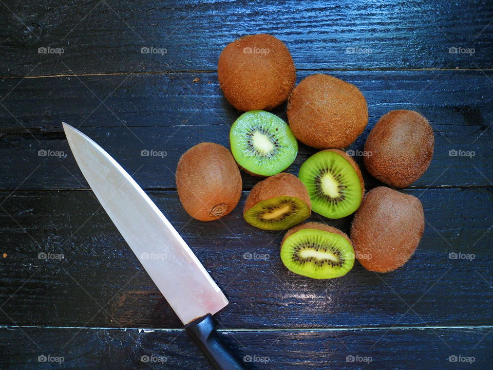 kiwi and big knife on a black background