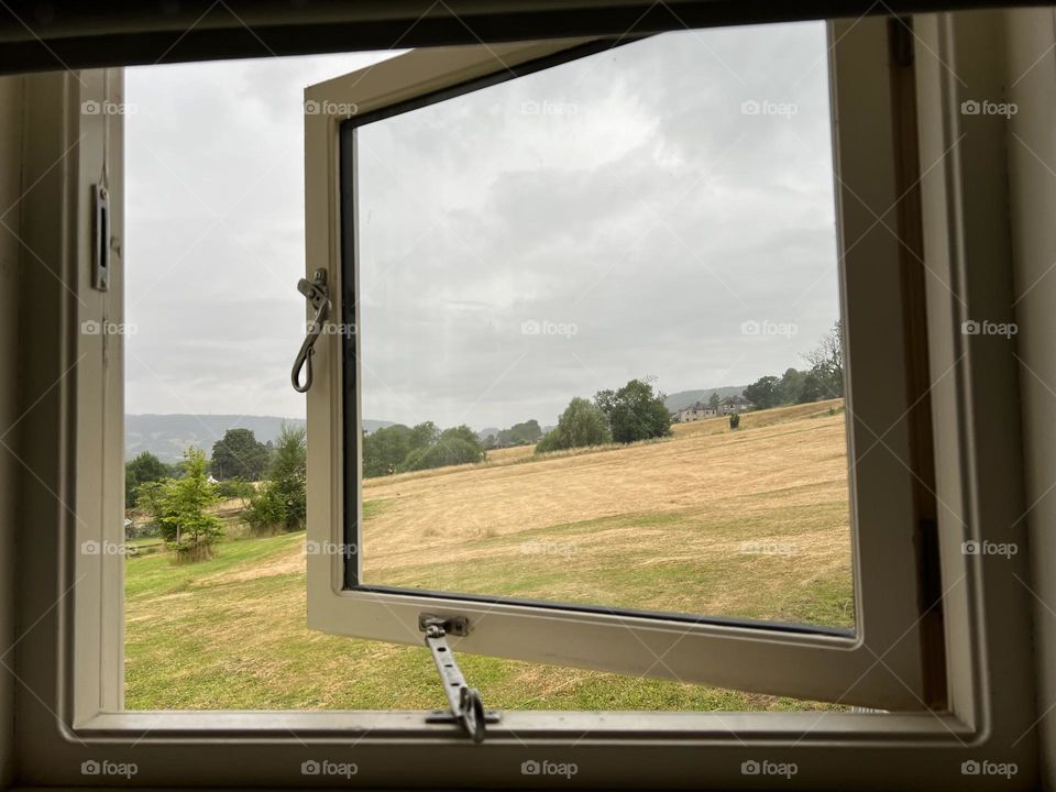 Letting the space in, fresh air and peace. 