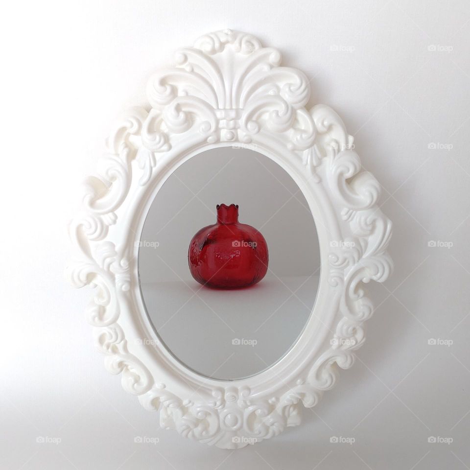 Vase and mirror🪞 Red and white 🪞