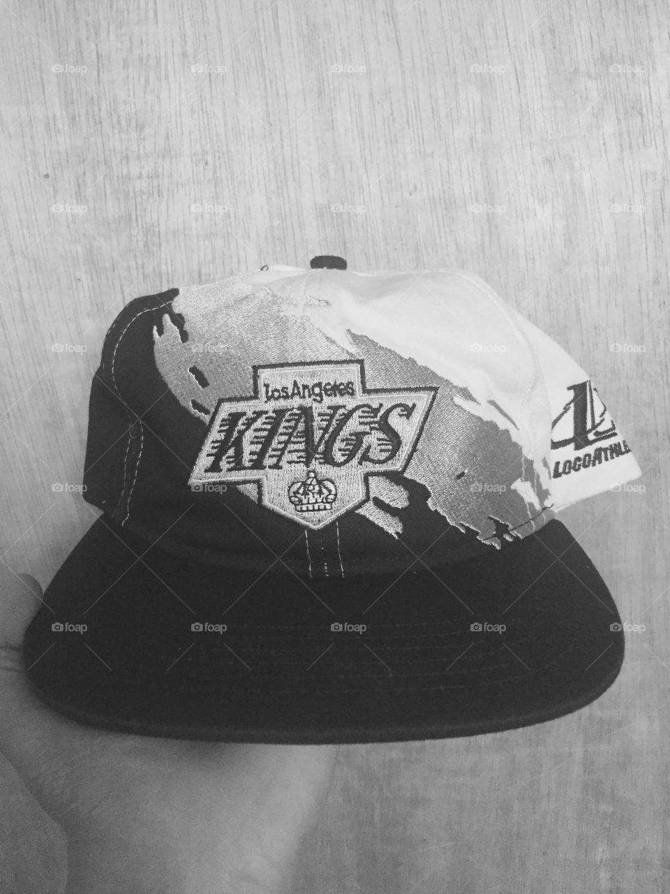 Los angeles Kings splash designed collectors cap. Inspired by the los angeles kings hokey team! Snapback hat made by LogoAthletics company.