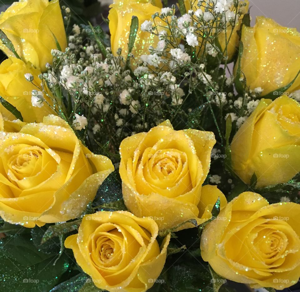 Yellow sparkly roses 