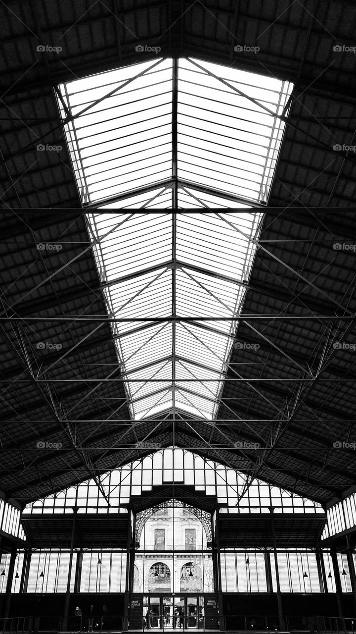 Structure based on triangles on the roof of a market in Barcelona