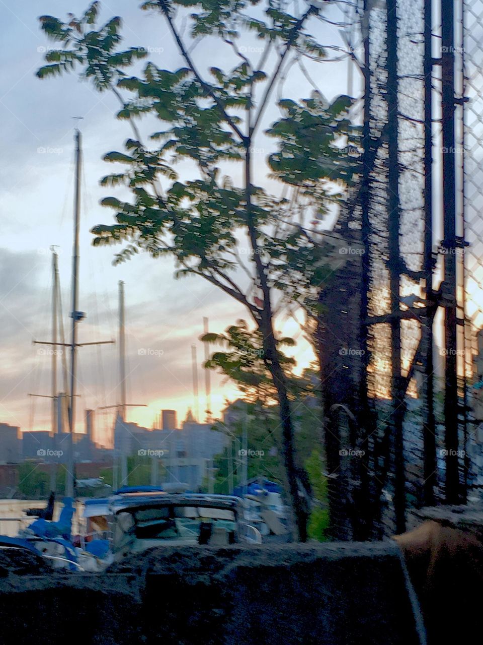 The East River at Newtown Creek with its sailboats and other boats in the twilight of upcoming nightfall in 2019. In the distance you can see the cityscapes of Queens as well as Manhattan. Hypnotic Productions