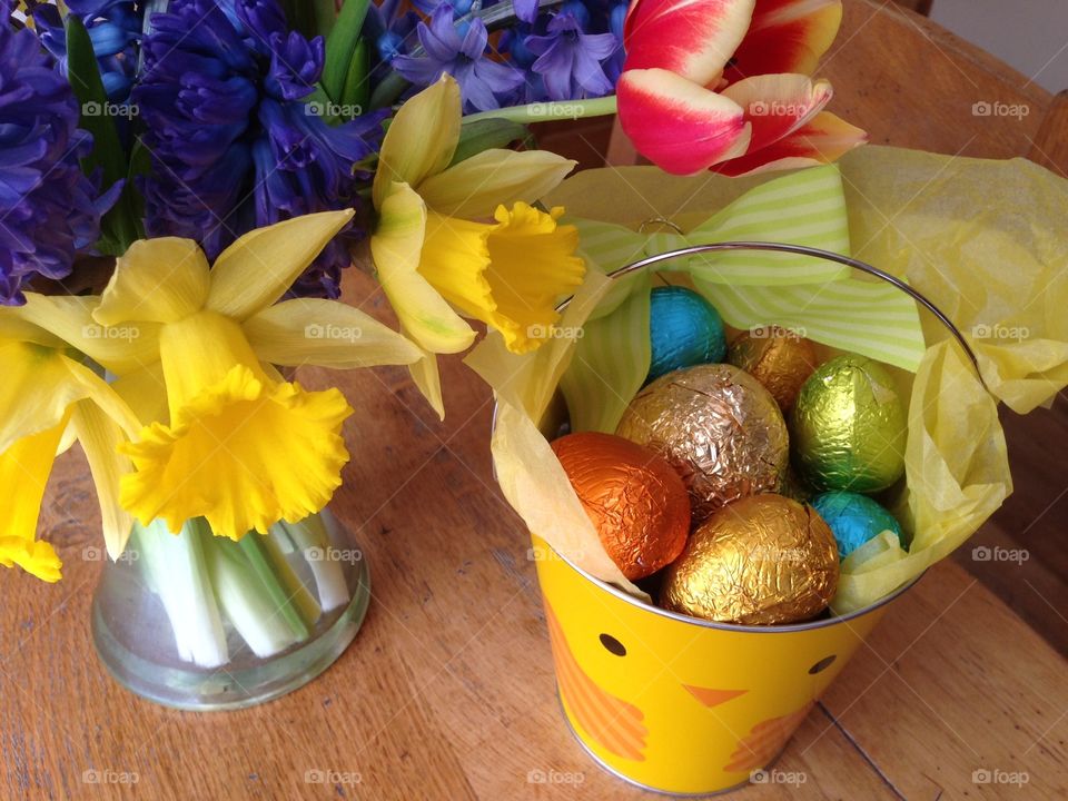 Easter eggs & flowers