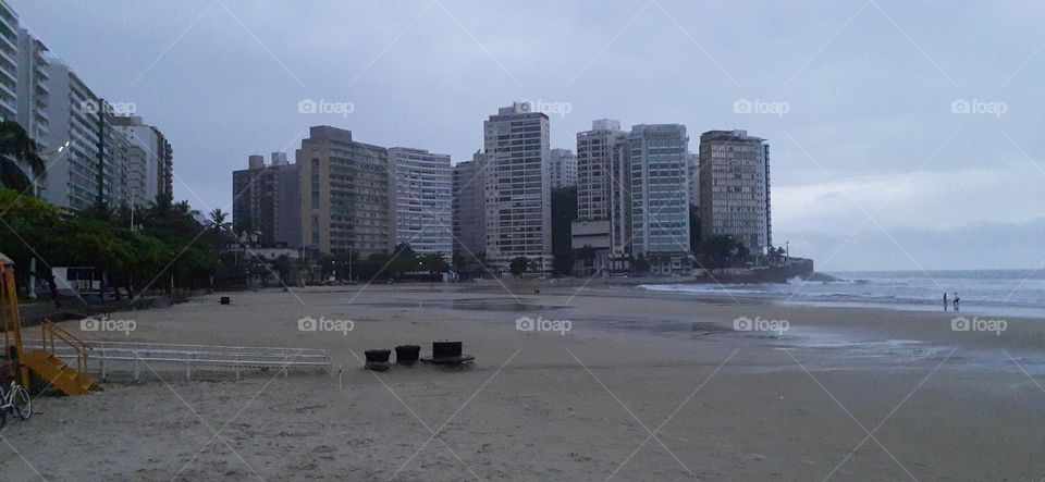 Day with rain in Guarujá beach