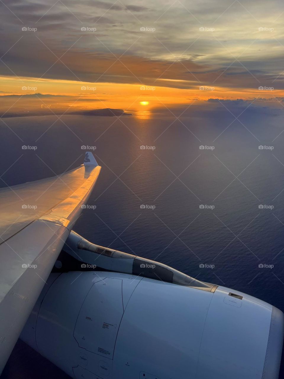 Beautiful sunrise over the Pacific Ocean after talking off from Los Angeles International Airport (LAX) on an Hawaiian Airlines Airbus A330