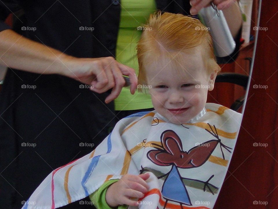 Little girl at the hairdresser