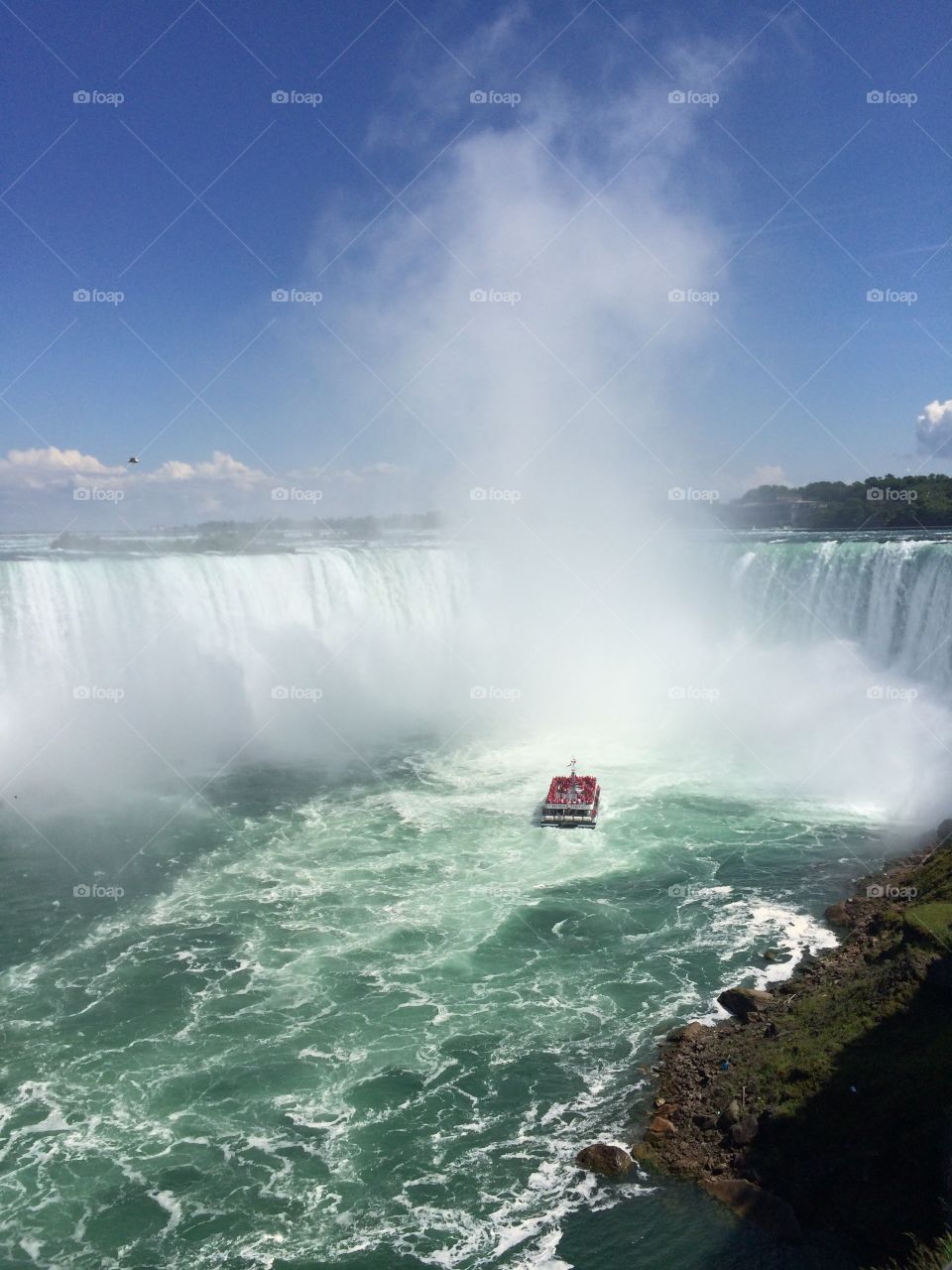 The boat into Niagara Falls 