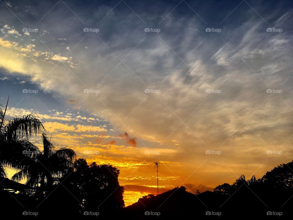 #Entardecer muito belo fechando o #domingo!
🌄
#natureza #fotografia #paisagem #silhueta #sol #céu #mobgraphy #mobgrafia #nuvens