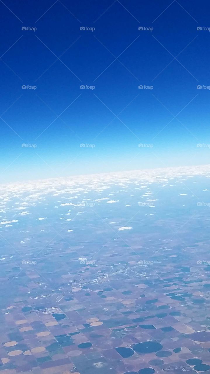 seeing the curve of the Earth from an airplane window