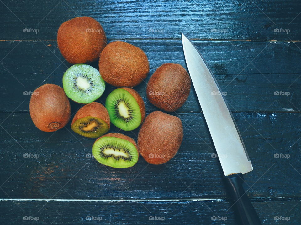 kiwi and big knife on a black background