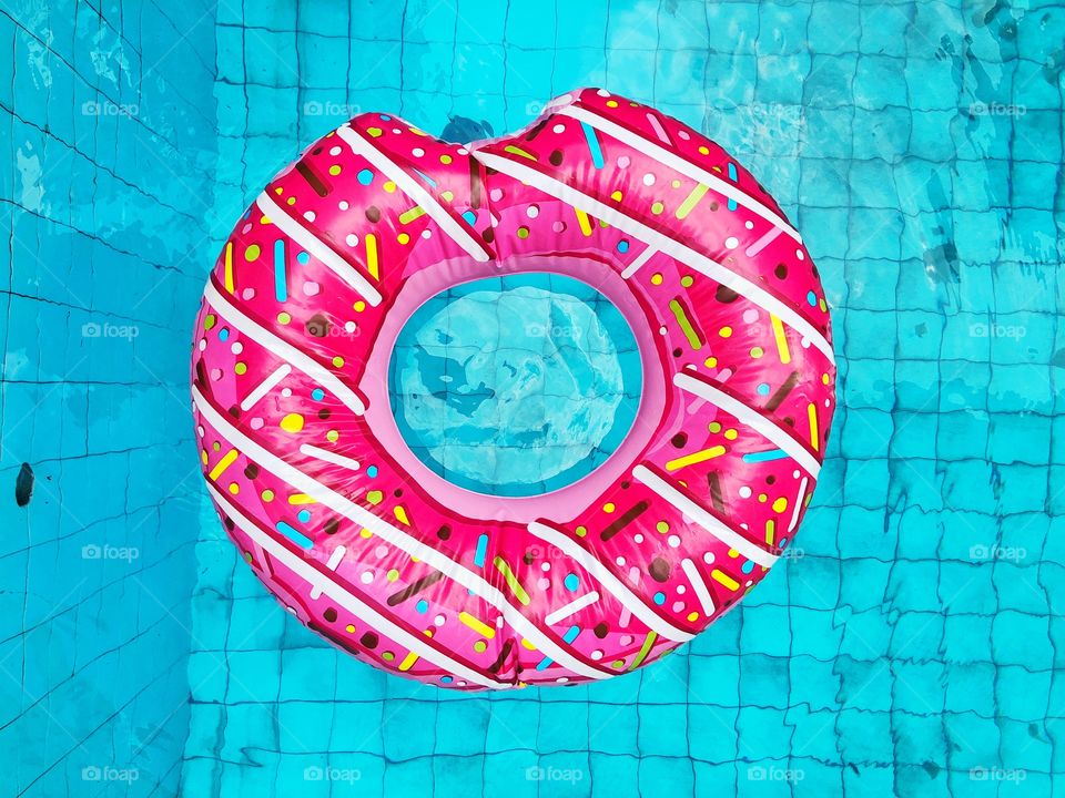 Donut pool