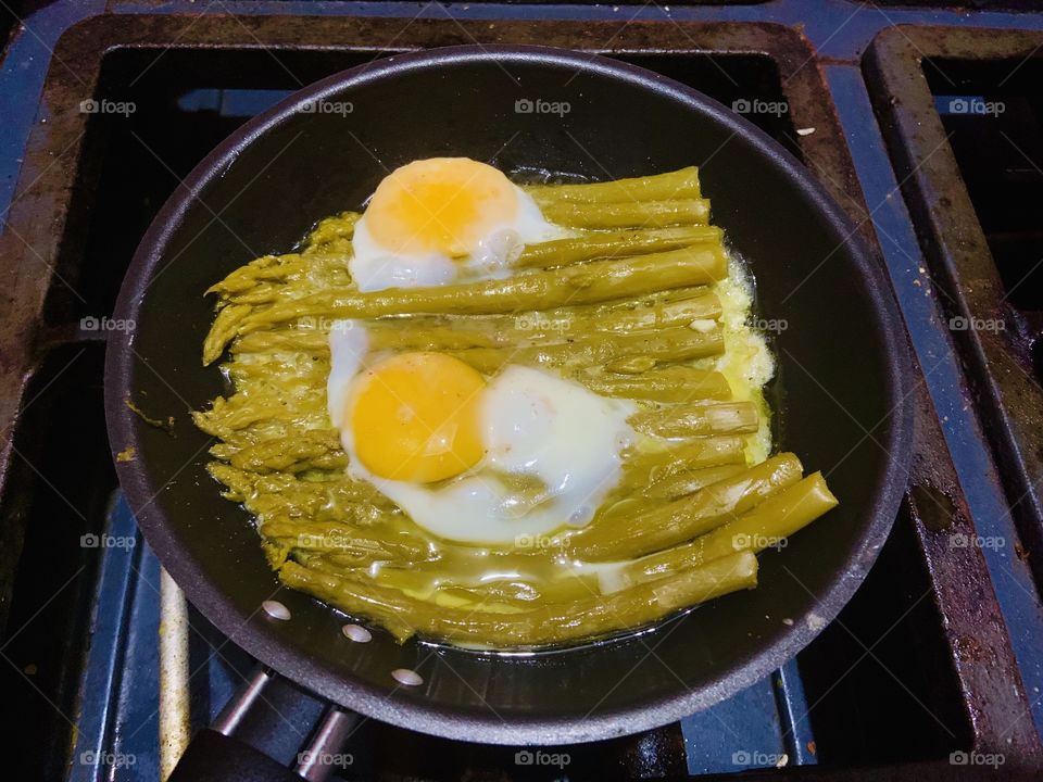 Asparagus with eggs