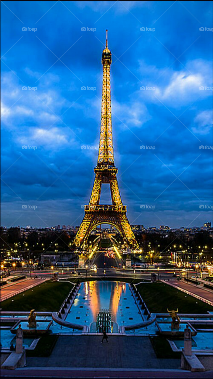 Linda foto da Torre Eiffel em Paris