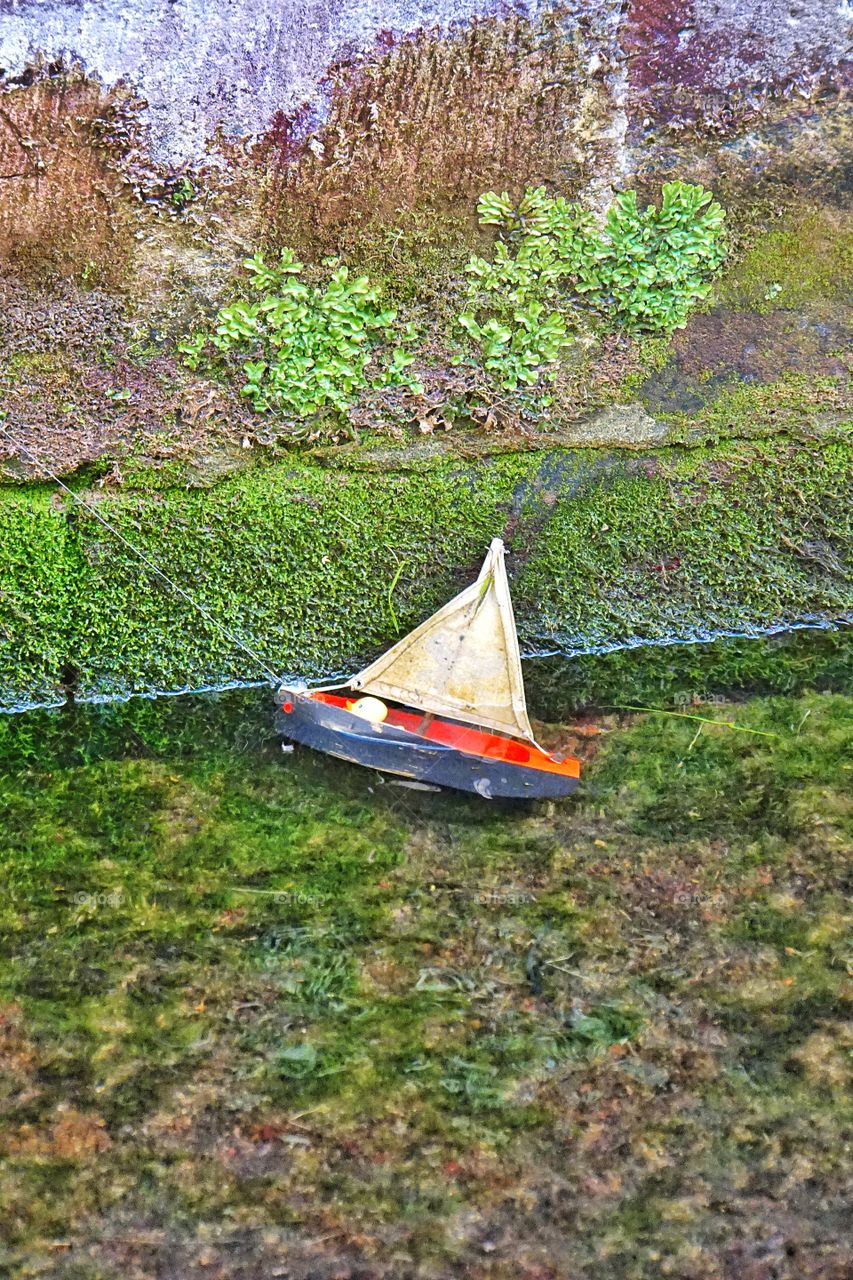 Toy boat 