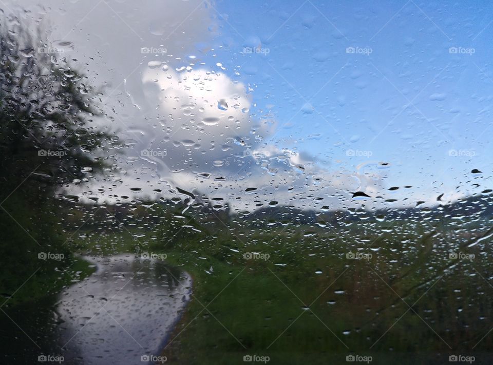 rain Regen Scheibe wolken blau Regentropfen