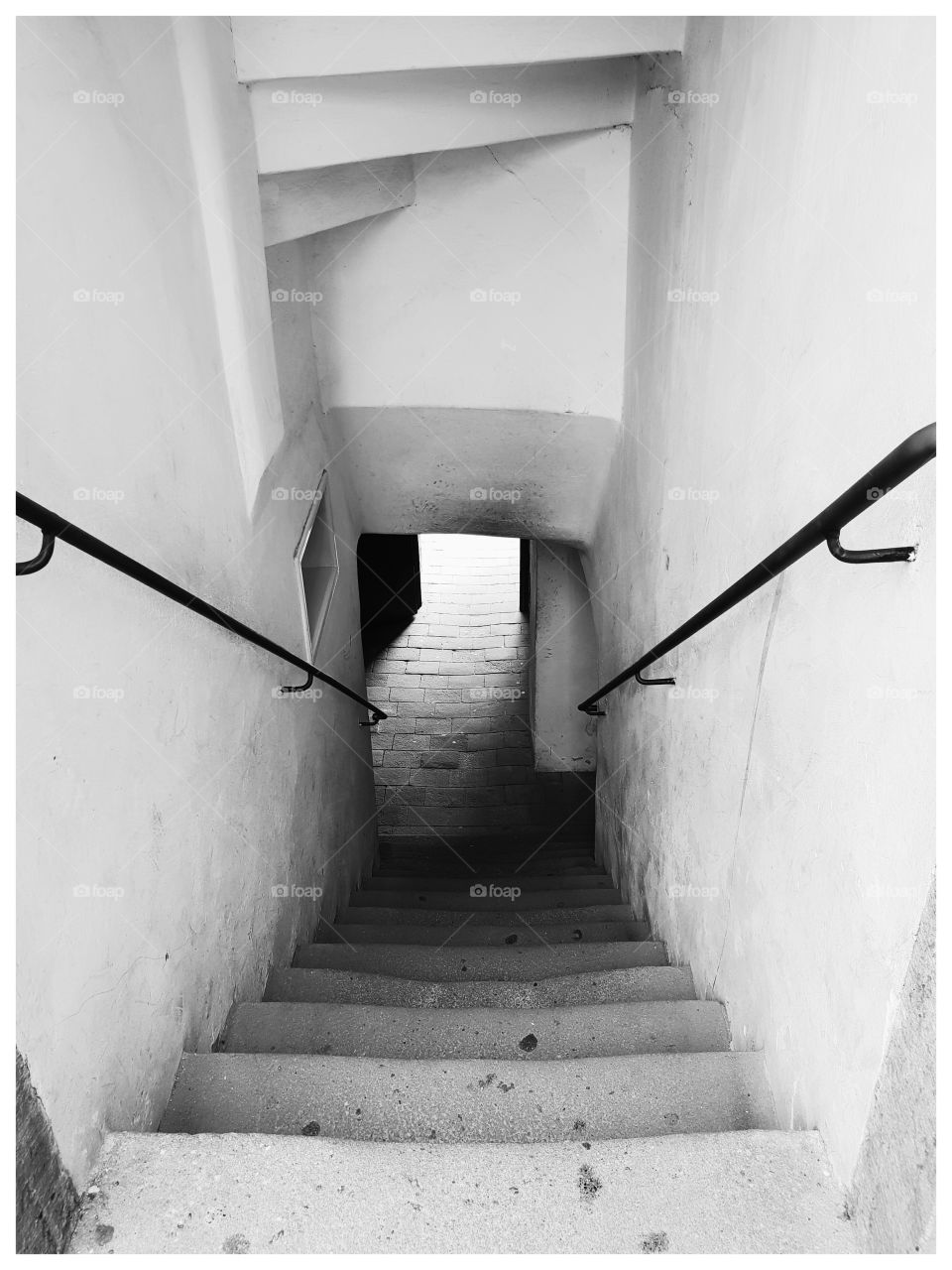 Love these little secret stairs leading to.....wherever! Somehow always like them better in black and white.