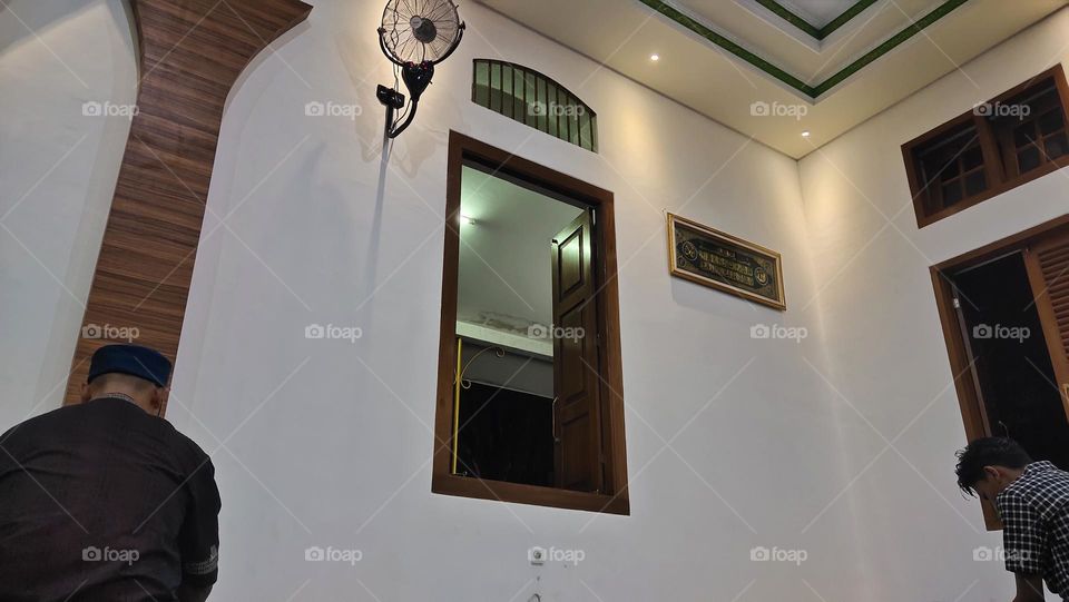 jendela utama masjid