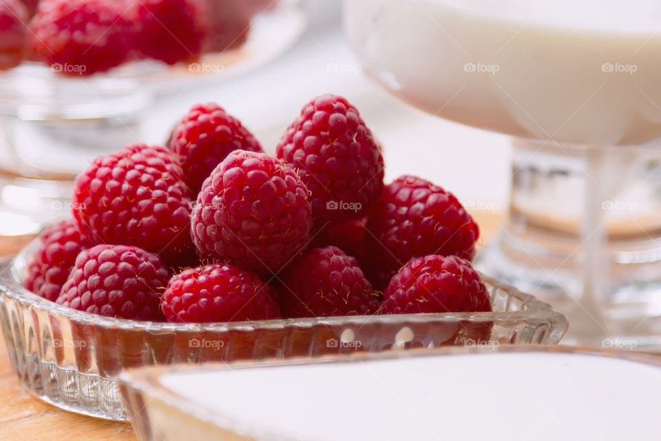 Raspberries on glass bowl