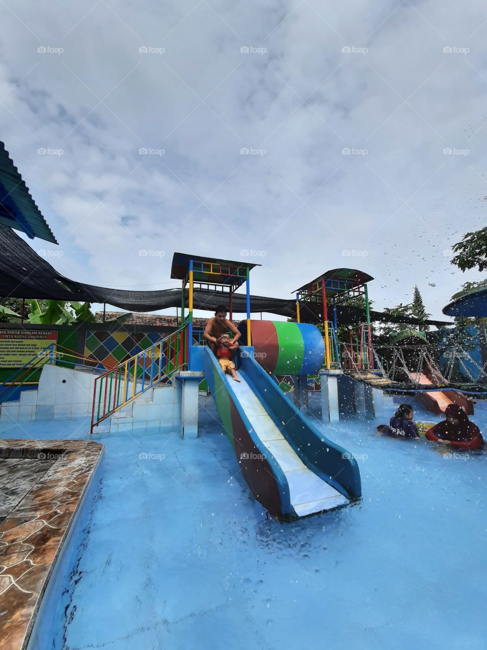 What a day, spend the holiday with nieces in the pool.