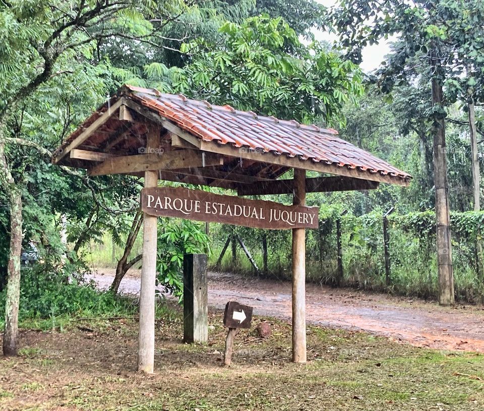 Hoje lecionei pelo Sebrae na Penitenciária 3 de Franco da Rocha (falamos de Empreendedorismo). A instituição fica na reserva do Juquery. Mas… como é duro chegar aqui!

Chuva, acidente, trânsito… o importante foi o dever bem cumprido.