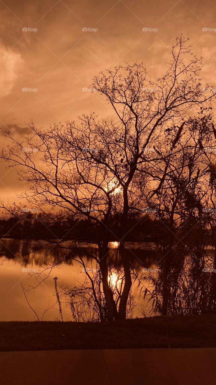 As the sun sets more colors are appearing on the Horizon. Reflections are visible now.  