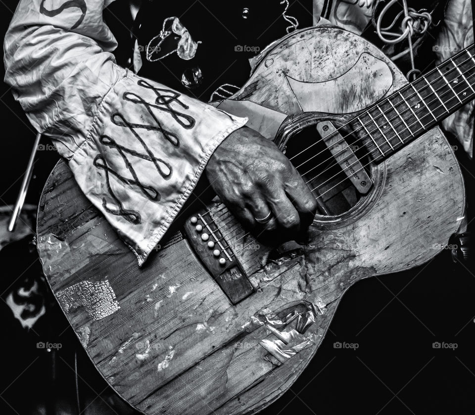 Ed Tudorpole’s guitar, playing a gig at the Tubman pub in Hastings, UK 