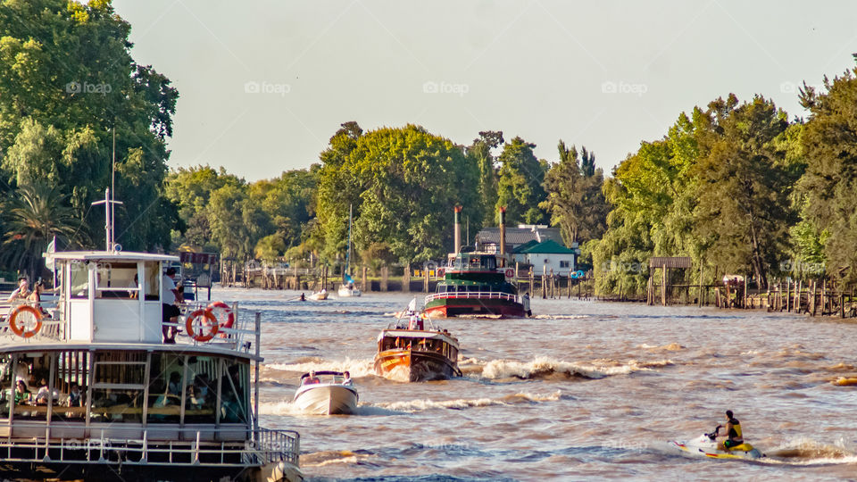 Navegando por el delta de Tigre provincia de Bs As