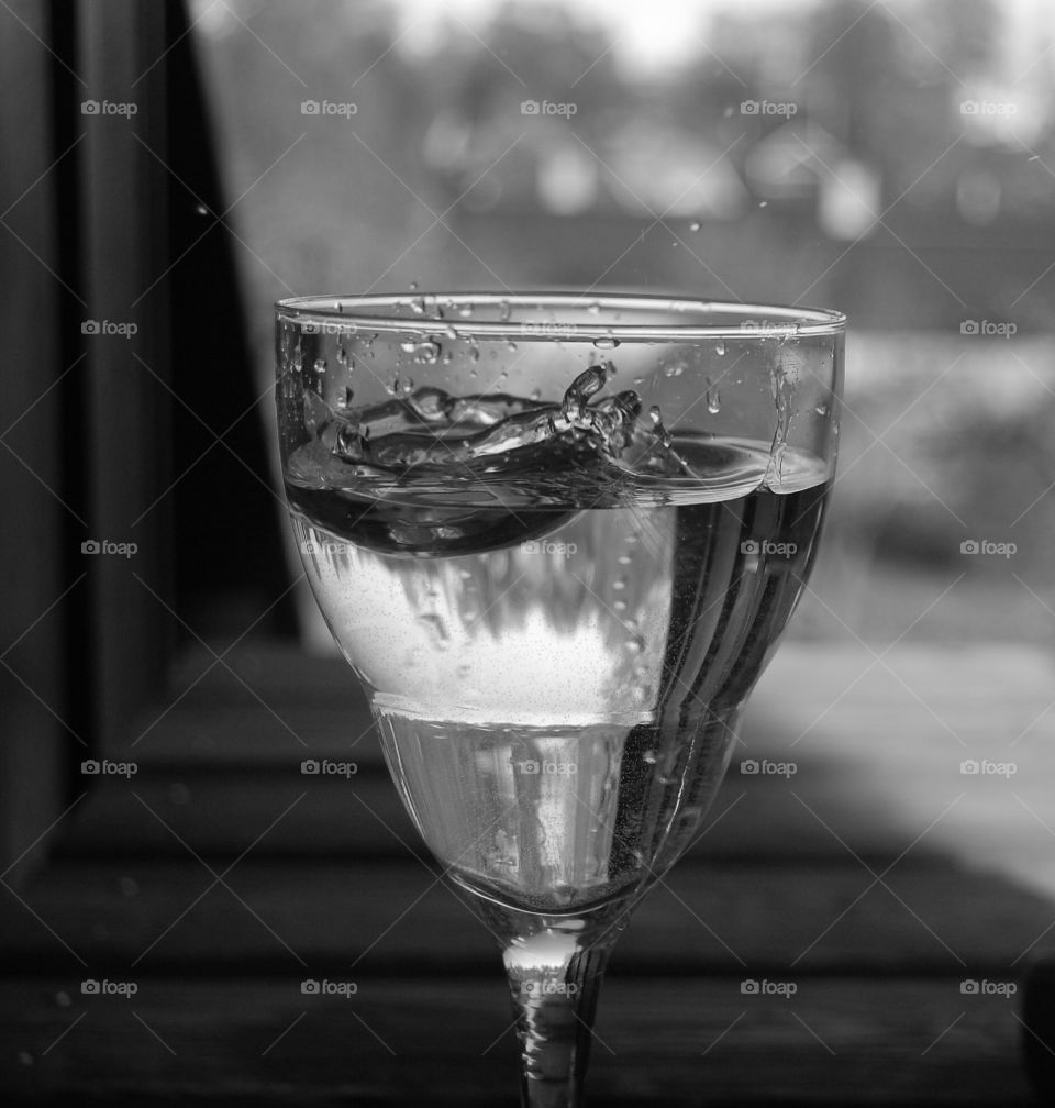 water i glas Black and White