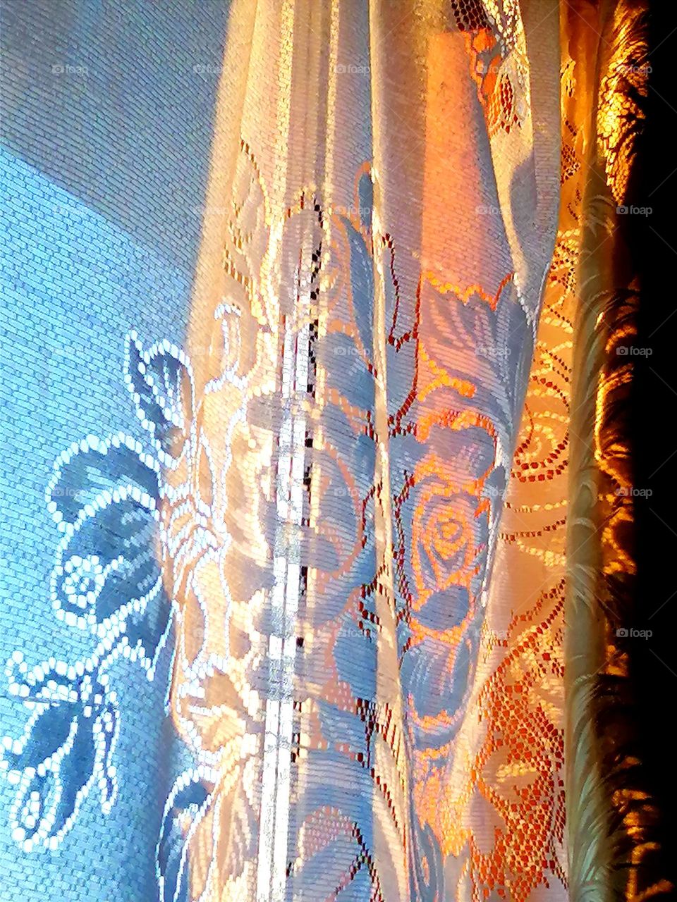 ...a simple window curtain, and how gorgeous it looks! .. 🌞