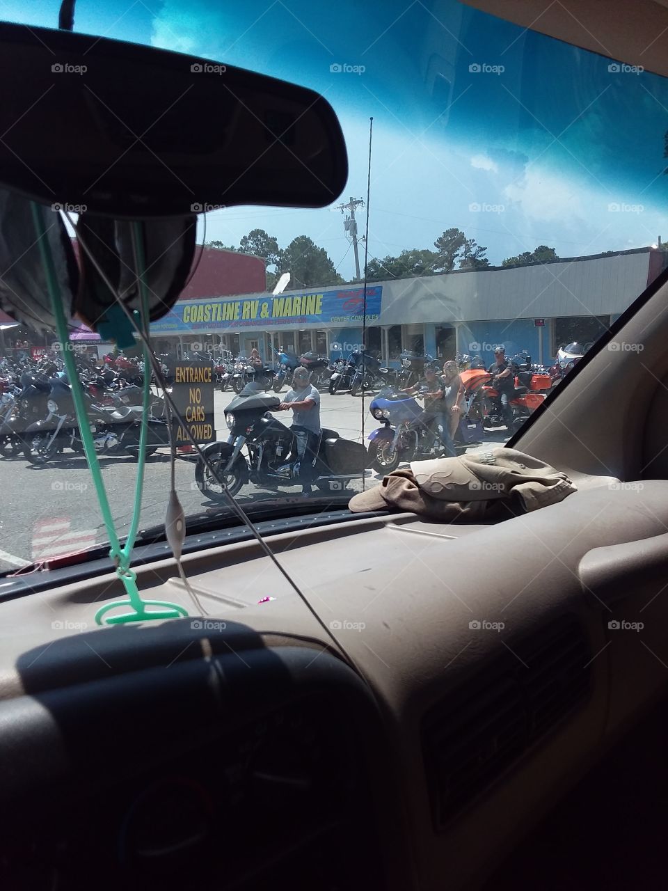 have to get into Murrells Inlet and park to really get the good stuff.  traffic to heavy to take eyes off road