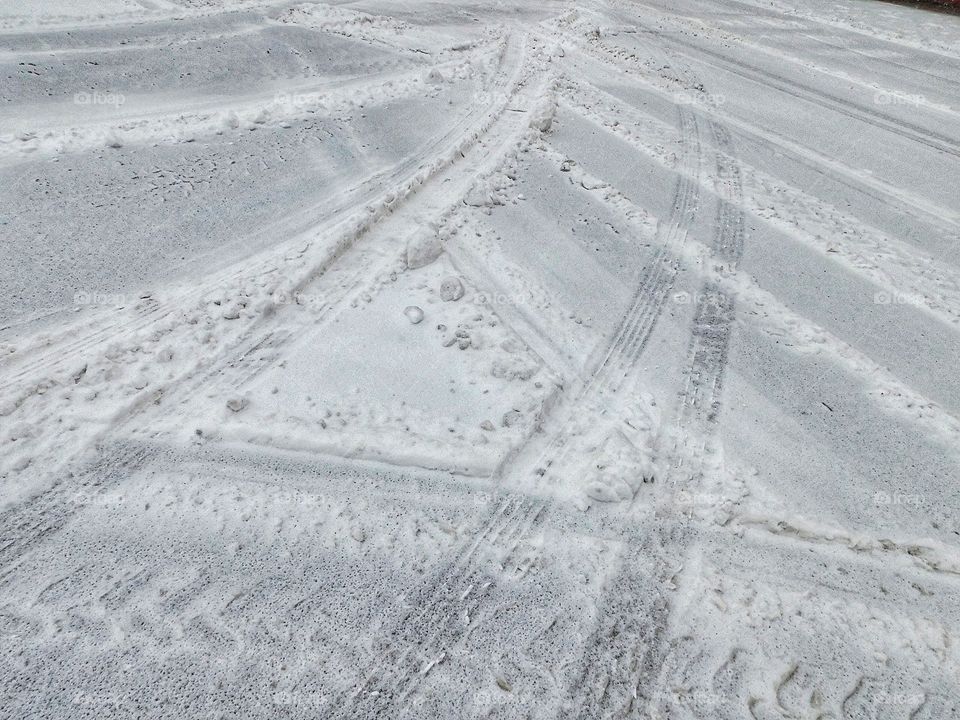 Overlapping tyre tracks in the snow 