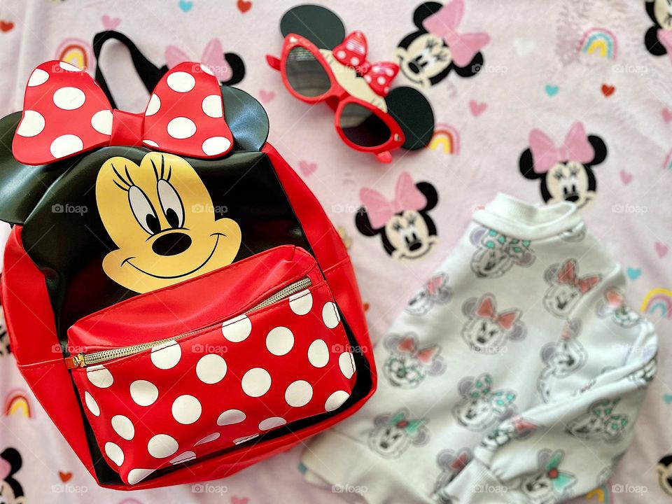 Packing for a vacation with a toddler, toddler obsessed with Disney packs for vacation, Minnie Mouse fan travels for vacation, packing a Minnie Mouse bag for vacation 