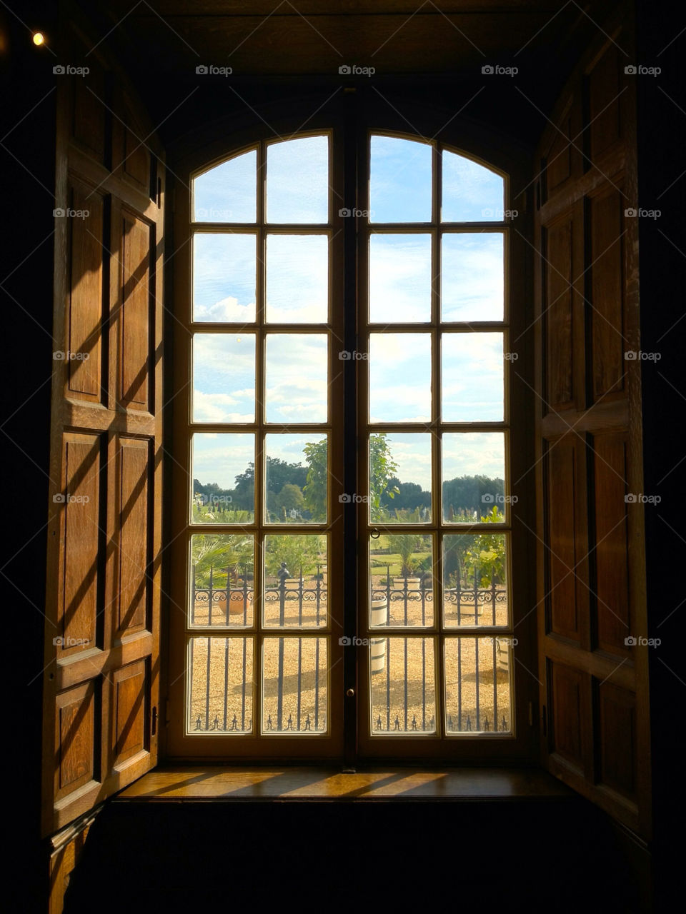 summer window hampton court richmond by graham.harris