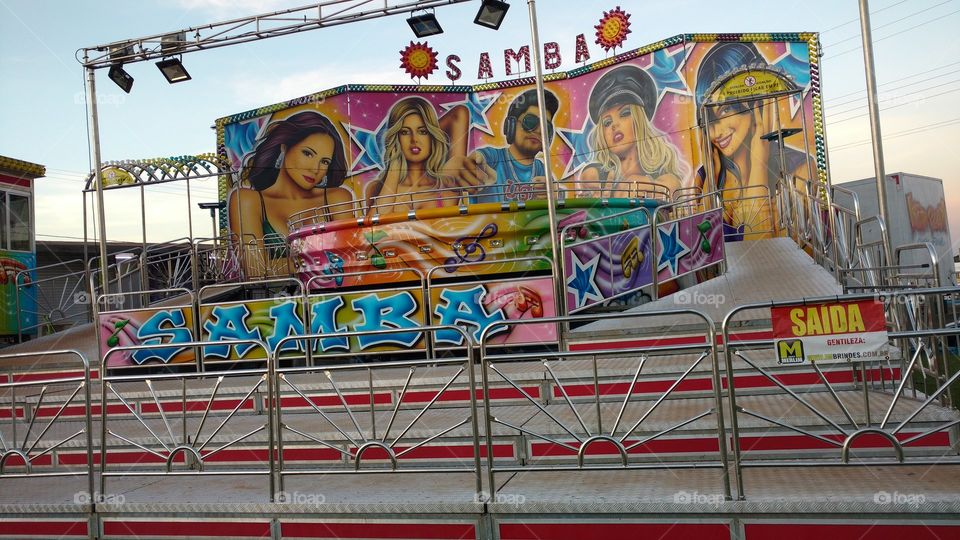 Parque de diversões; Samba.