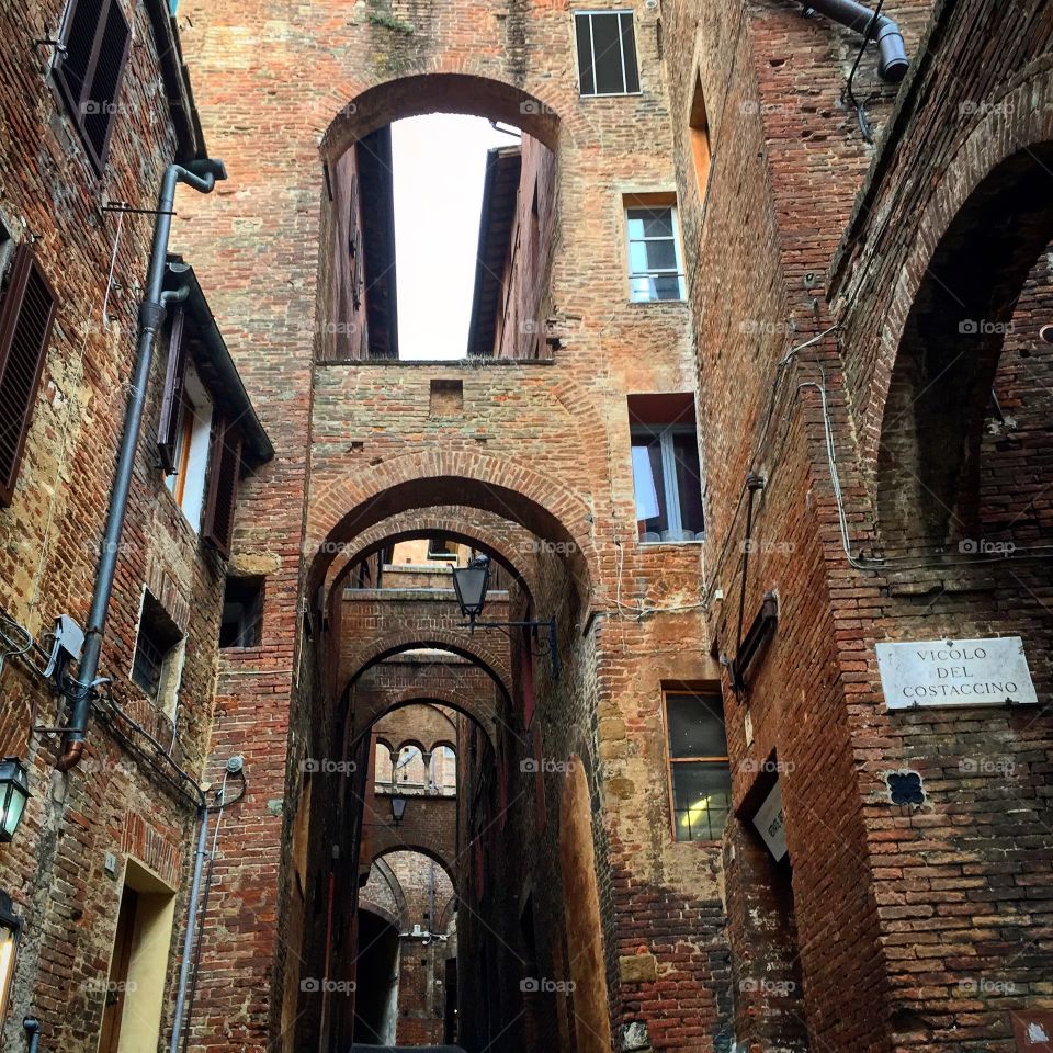 The alleys of Siena 