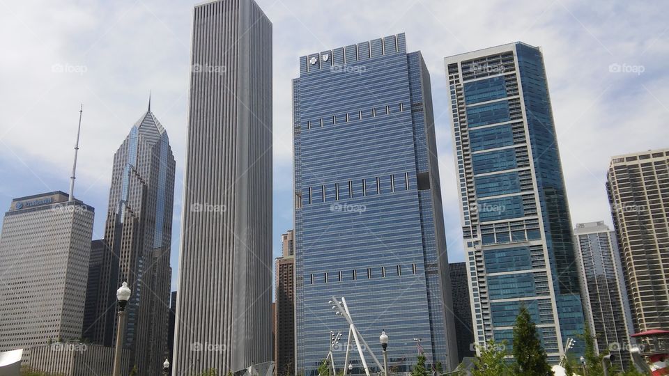 Chicago is full of such tall buildings it is easy to be overwhelmed by them