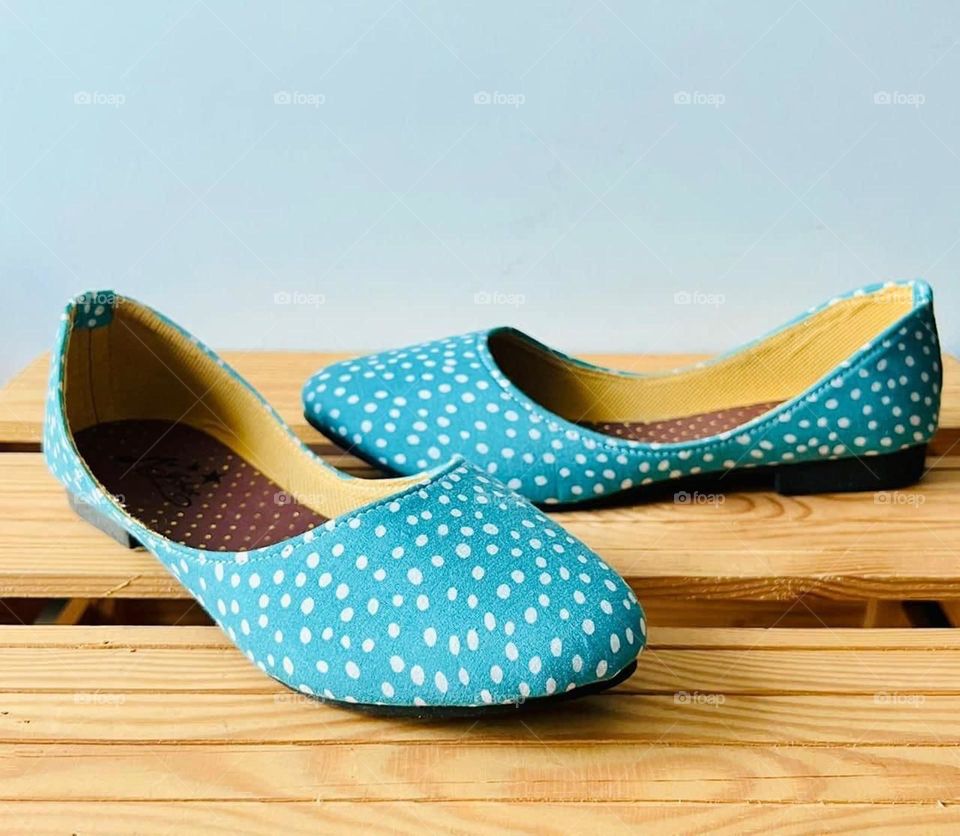 flat abaya shoe for girls skyblue & white dots