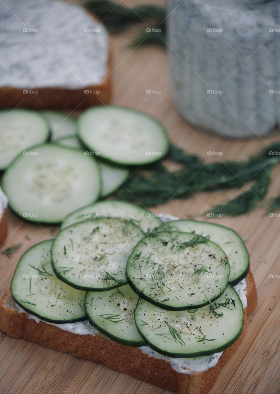 Refreshing cucumber-dill sandwich 