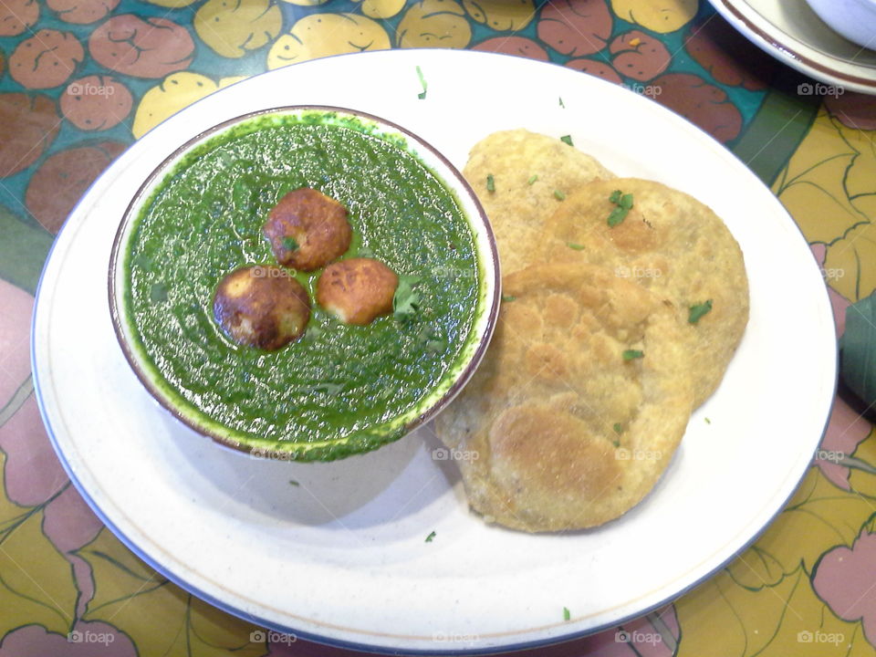 Ayurvedic Indian Food, Palak Paneer with Cheese Balls and Naan