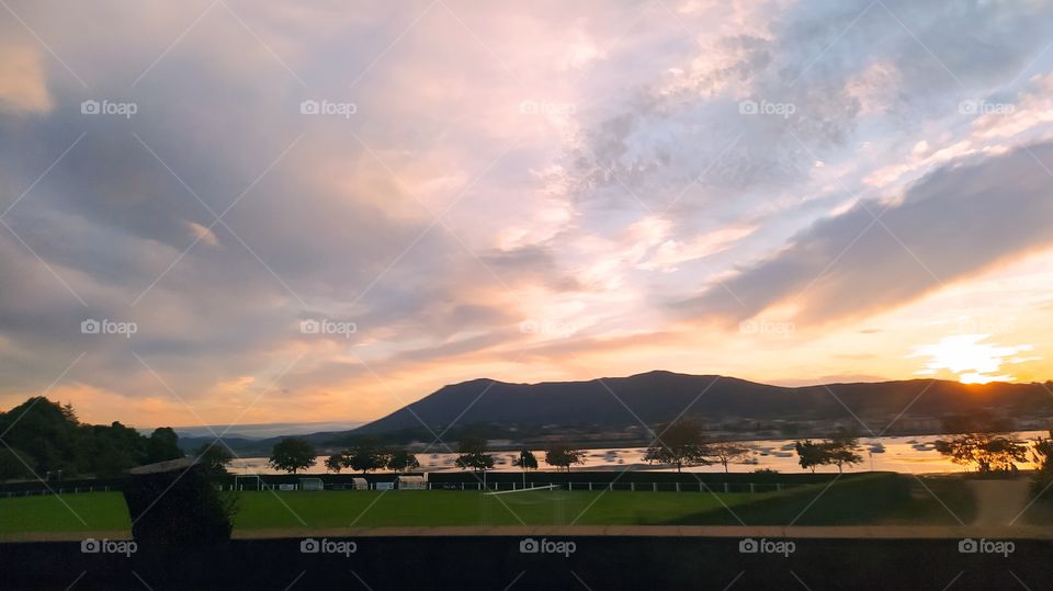 Atardecer desde Hendaia sobre Jaizkibel