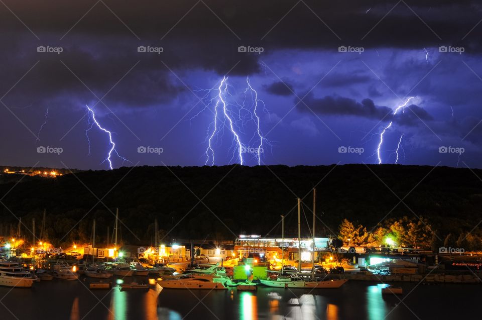 lightning in sky during night