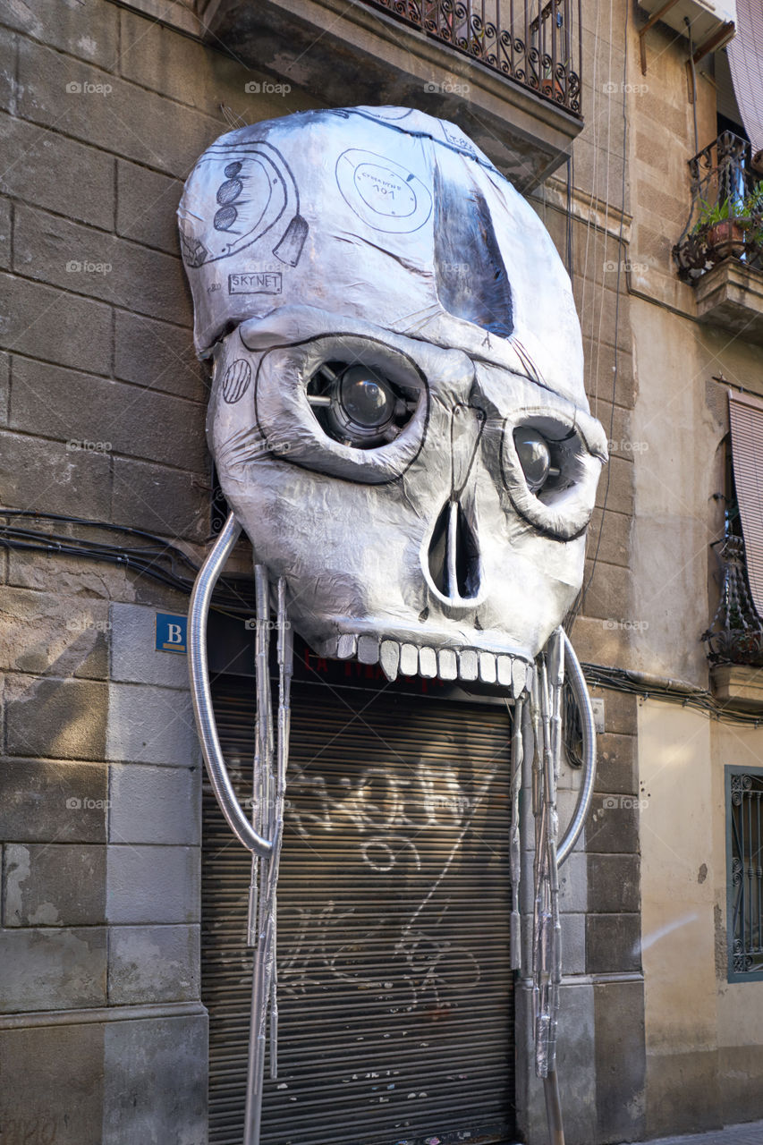 Futuristic skeleton 
Barrio de Gracia. Primer día de Fiesta. Listos para el verdicto del jurado