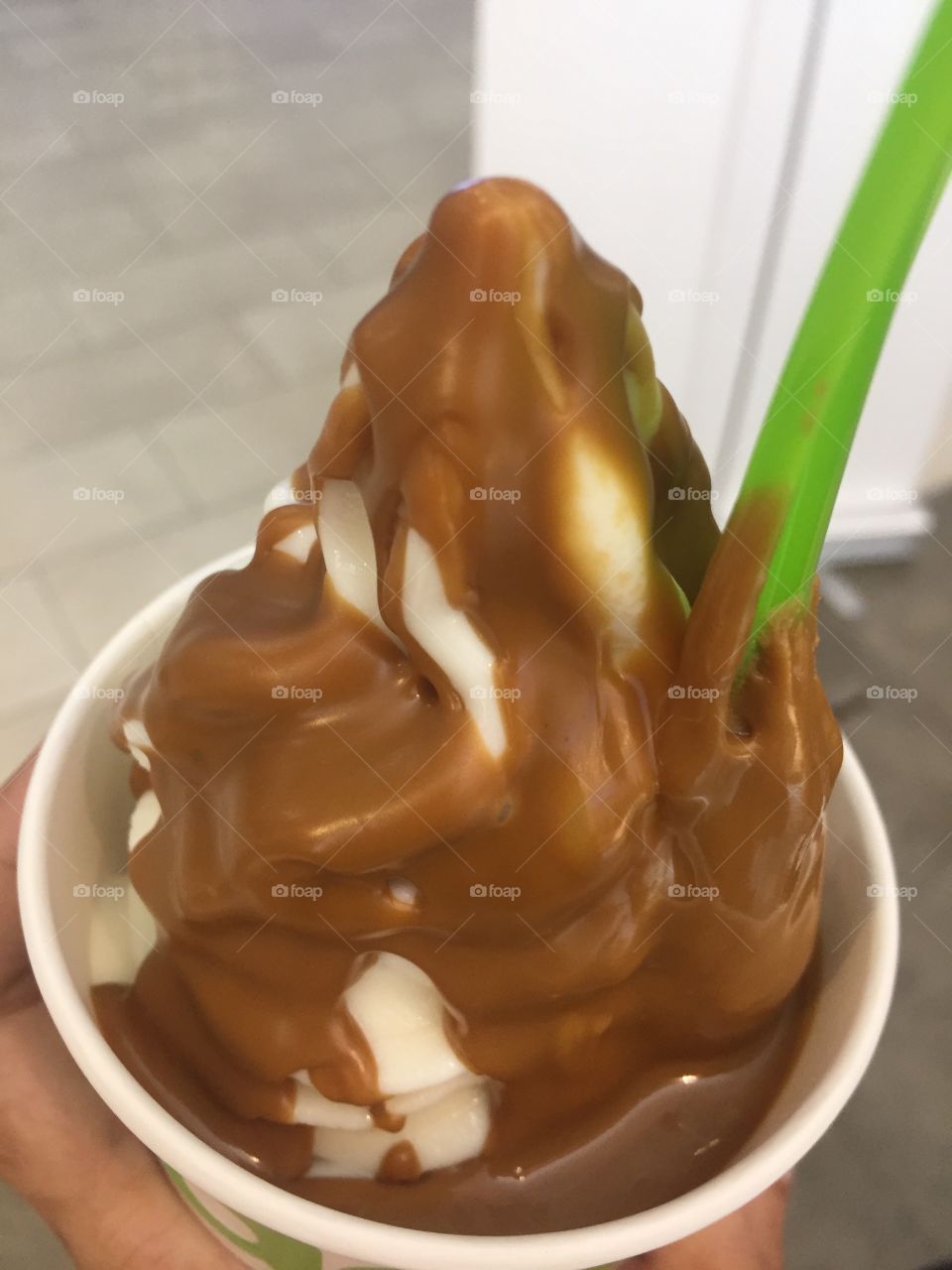 llao llao with caramel! The best combination ever. All of us agree that ice cream is our best friend right? 