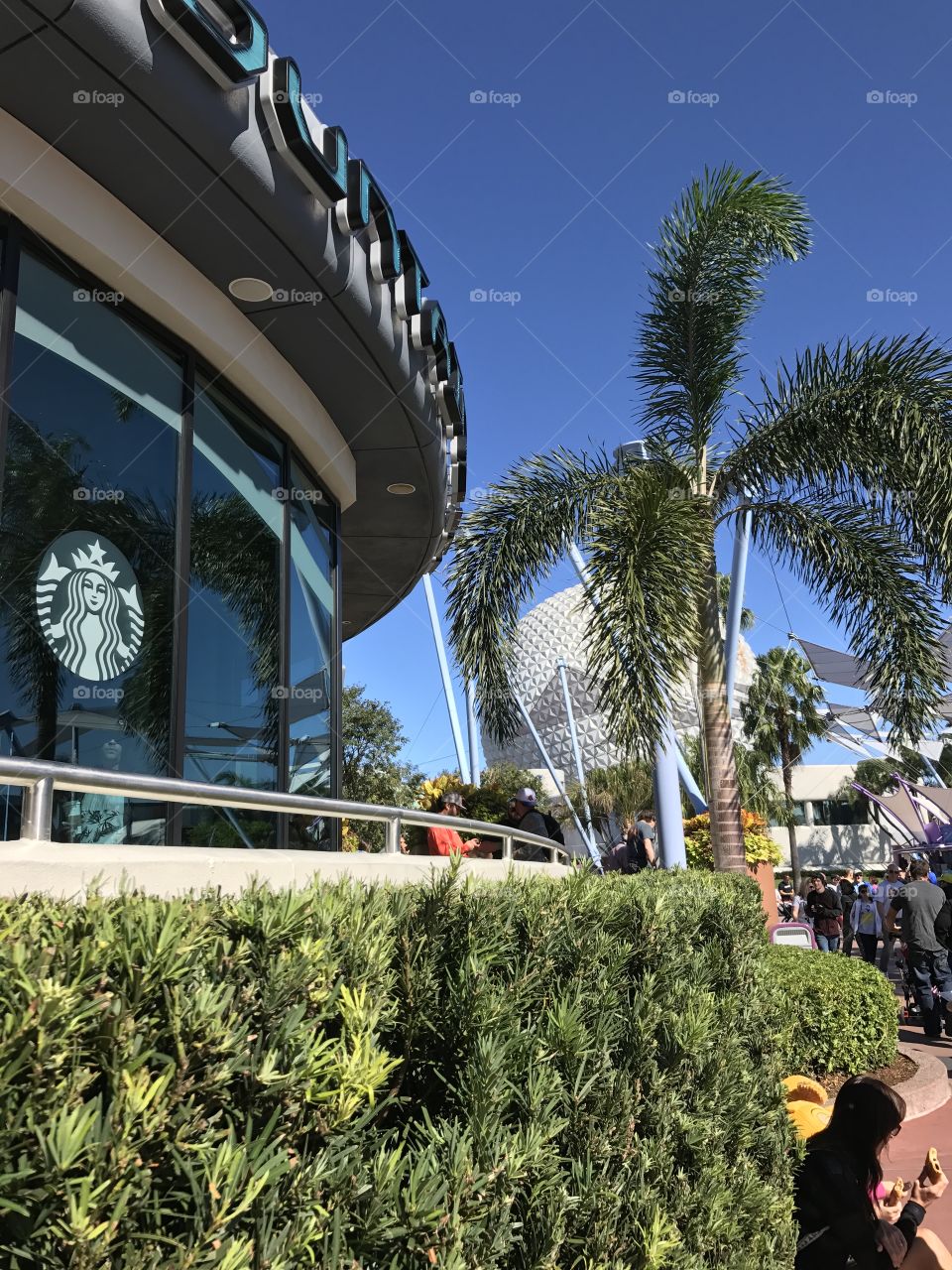 Starbucks coffee shop in front of the Spaceship Earth at Walt Disney World