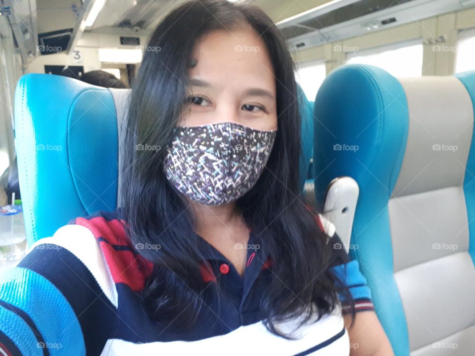 moment traveling by train during covid 19