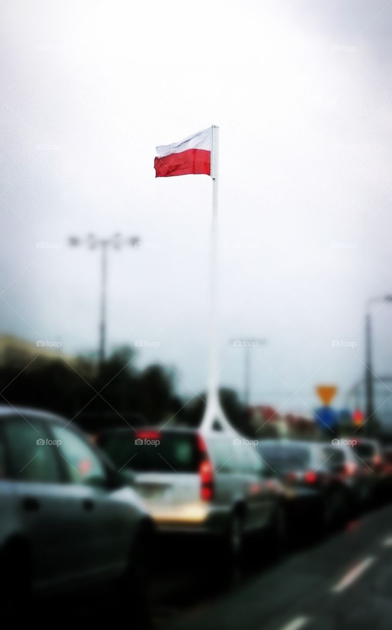 Polish flag in the middle of Lublin city

#sale #flags #polska #poland #advert #trafficjams #korki #cars #samochody #białe #czerwone #flaga #world #honor8x Lublin