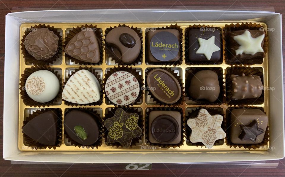 Swiss Chocolates #loveladerach #premiumcollection #yummy #chocolates #chocolatelover #happiness #laderach_fans #laderachchocolatiersuisse #laderach_qatar #fifaworldcup2022 #amazing 